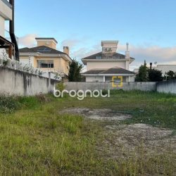 Terreno com 360m², no bairro Carianos em Florianópolis