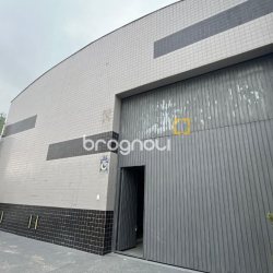 Galpão com 450m², no bairro Barreiros em São José