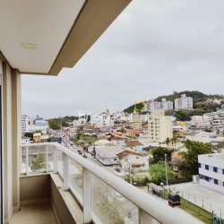 Apartamento com 93m², 3 quartos (sendo 1 suíte), 2 garagens, no bairro Pantanal em Florianópolis