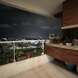Apartamento com 101m², 3 quartos (sendo 3 suítes), 2 garagens, no bairro Jardim Atlântico em Florianópolis