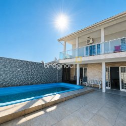 Casa com 350m², 5 quartos (sendo 1 suíte), 4 garagens, no bairro Cachoeira do Bom Jesus em Florianópolis