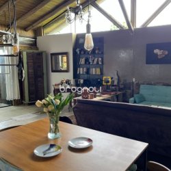 Casa com 135m², 1 quarto, 2 garagens, no bairro Sambaqui em Florianópolis