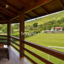 Casa com 320m², 4 quartos (sendo 3 suítes), 4 garagens, no bairro Ribeirão da Ilha em Florianópolis