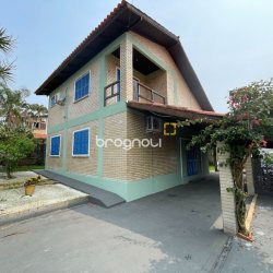 Casa com 256m², 4 quartos (sendo 1 suíte), 4 garagens, no bairro Ingleses em Florianópolis
