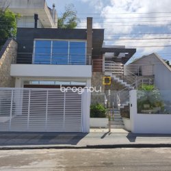 Casa com 268m², 3 quartos (sendo 1 suíte), 2 garagens, no bairro Pedra Branca em Palhoça