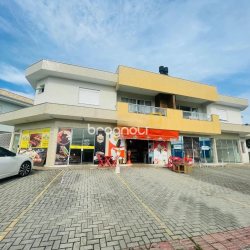 Prédio com 374m², 14 garagens, no bairro Carianos em Florianópolis