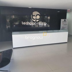 Sala com 100m², 4 garagens, no bairro Saco Grande em Florianópolis
