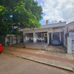 Casa com 270m², 4 quartos, 3 garagens, no bairro Balneário em Florianópolis