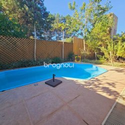 Casa com 209m², 4 quartos (sendo 1 suíte), 4 garagens, no bairro Campeche em Florianópolis