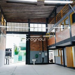 Galpão com 474m², 5 garagens, no bairro Serraria em São José