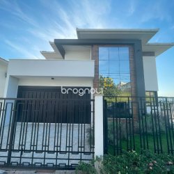 Casa com 511m², 5 quartos (sendo 3 suítes), 2 garagens, no bairro Pedra Branca em Palhoça
