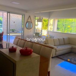 Cobertura com 147m², 2 quartos (sendo 1 suíte), 2 garagens, no bairro Itacorubi em Florianópolis