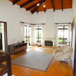 Casa com 356m², 6 quartos (sendo 1 suíte), 3 garagens, no bairro Trindade em Florianópolis