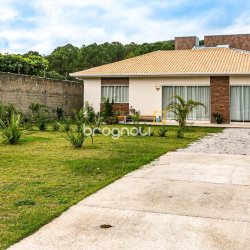 Casa com 106m², 2 quartos (sendo 2 suítes), 5 garagens, no bairro Campeche em Florianópolis