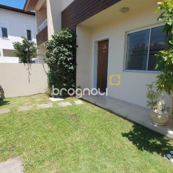 Casa com 141m², 3 quartos (sendo 1 suíte), 2 garagens, no bairro Campeche em Florianópolis