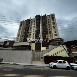 Apartamento com 77m², 3 quartos (sendo 1 suíte), 1 garagem, no bairro Costeira do Pirajubaé em Florianópolis