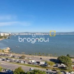 Apartamento com 381m², 4 quartos (sendo 2 suítes), 3 garagens, no bairro Beira Mar em Florianópolis