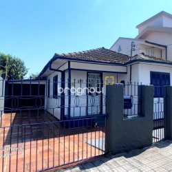 Casa com 214m², 4 quartos (sendo 1 suíte), 3 garagens, no bairro Balneário em Florianópolis