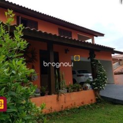 Casa com 243m², 4 quartos (sendo 1 suíte), 2 garagens, no bairro Córrego Grande em Florianópolis