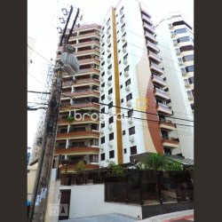 Apartamento com 170m², 3 quartos (sendo 2 suítes), 3 garagens, no bairro Centro em Florianópolis