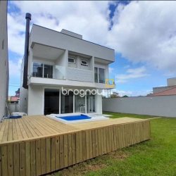 Casa com 210m², 3 quartos (sendo 3 suítes), 4 garagens, no bairro Campeche em Florianópolis