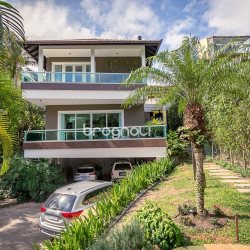 Casa com 410m², 4 quartos (sendo 4 suítes), 3 garagens, no bairro Praia Mole em Florianópolis