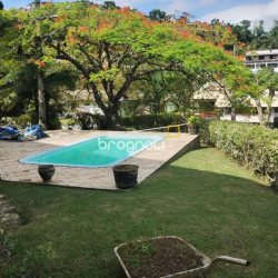 Casa de Condomínio com 190m², 4 quartos (sendo 1 suíte), 4 garagens, no bairro Carvoeira em Florianópolis