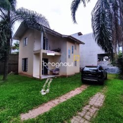 Casa com 93m², 3 quartos (sendo 1 suíte), 4 garagens, no bairro Ingleses em Florianópolis