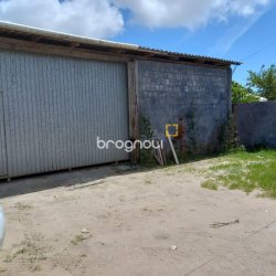 Galpão com 200m², 18 garagens, no bairro São João do Rio Vermelho em Florianópolis