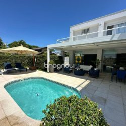 Casa com 560m², 5 quartos (sendo 5 suítes), 8 garagens, no bairro Cachoeira do Bom Jesus em Florianópolis