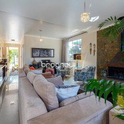 Casa com 271m², 3 quartos (sendo 3 suítes), 2 garagens, no bairro Ingleses em Florianópolis