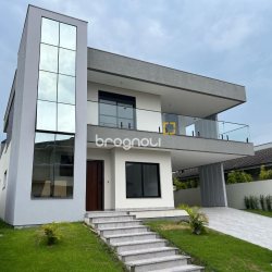 Casa com 390m², 4 quartos (sendo 4 suítes), 4 garagens, no bairro Ingleses em Florianópolis