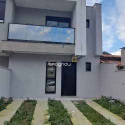 Casa com 100m², 3 quartos (sendo 1 suíte), 2 garagens, no bairro Cachoeira do Bom Jesus em Florianópolis