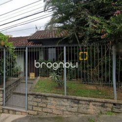 Casa com 250m², 5 quartos (sendo 1 suíte), 4 garagens, no bairro Carvoeira em Florianópolis