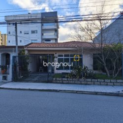 Casa com 145m², 3 quartos (sendo 1 suíte), 2 garagens, no bairro Trindade em Florianópolis