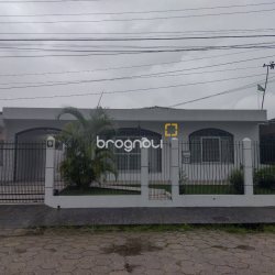 Casa com 140m², 3 quartos (sendo 1 suíte), 3 garagens, no bairro Trindade em Florianópolis