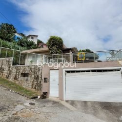Casa com 110m², 3 quartos, 2 garagens, no bairro Saco dos Limões em Florianópolis