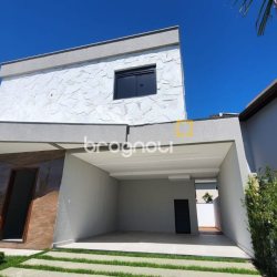 Casa com 162m², 3 quartos (sendo 1 suíte), 2 garagens, no bairro Cachoeira do Bom Jesus em Florianópolis