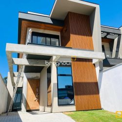 Casa com 127m², 3 quartos (sendo 2 suítes), 2 garagens, no bairro Campeche em Florianópolis