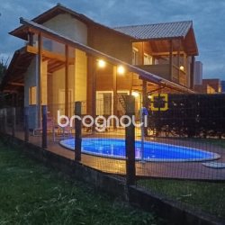 Casa de Condomínio com 240m², 3 quartos (sendo 2 suítes), 2 garagens, no bairro Vargem Grande em Florianópolis