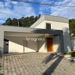Casa de Condomínio com 192m², 3 quartos (sendo 3 suítes), 2 garagens, no bairro Cachoeira do Bom Jesus em Florianópolis