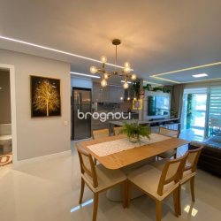 Apartamento com 101m², 2 quartos (sendo 2 suítes), 1 garagem, no bairro Centro em Florianópolis