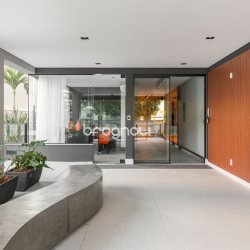 Apartamento com 80m², 2 quartos (sendo 2 suítes), 1 garagem, no bairro Centro em Florianópolis