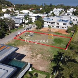 Terreno com 762m², no bairro Cacupé em Florianópolis