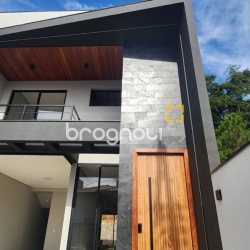 Casa com 153m², 3 quartos (sendo 1 suíte), 1 garagem, no bairro Ipiranga em São José