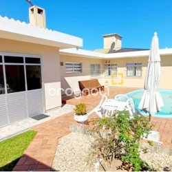 Casa com 315m², 5 quartos (sendo 3 suítes), 3 garagens, no bairro Capoeiras em Florianópolis