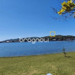 Casa com 227m², 4 quartos (sendo 1 suíte), 2 garagens, no bairro Lagoa da Conceição em Florianópolis
