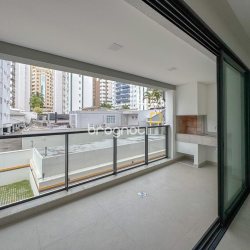 Apartamento com 107m², 3 quartos (sendo 1 suíte), 2 garagens, no bairro Centro em Florianópolis