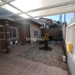 Casa com 100m², 3 quartos (sendo 1 suíte), 3 garagens, no bairro Forquilhas em São José