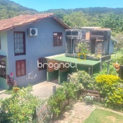 Casa com 530m², 5 quartos, 8 garagens, no bairro Lagoa da Conceição em Florianópolis